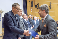 rector presenting the award