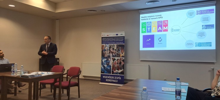 dr. hab inż. Dominika Strzałka podczas prezentacji