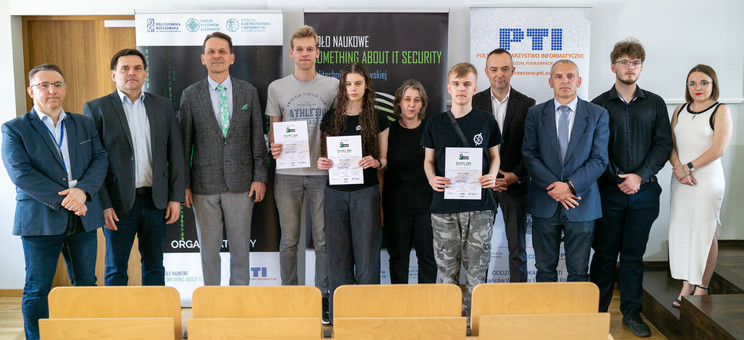 Organizatorzy oraz zwycięzcy olimpiady