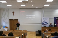 Uczestnicy seminarium oraz prelegent