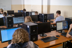 uczestnicy olimpiady podczas testu