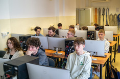 uczestnicy olimpiady podczas testu