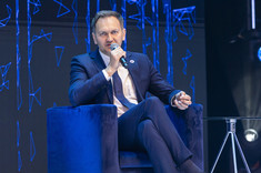 wiceminister cyfryzacji Rafał Rosiński na panelu dyskusyjnym